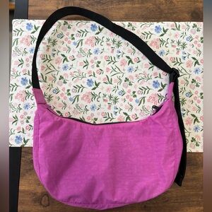 BAGGU Extra Pink Medium Crescent Shoulder Bag